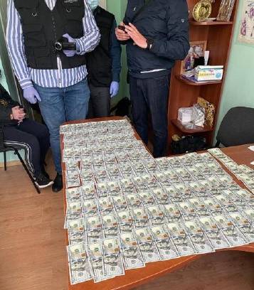 В Одессе заведующего отделением кардиохирургии поймали на взятке в $11 тысяч за операцию на сердце. Фото: ОГПУ