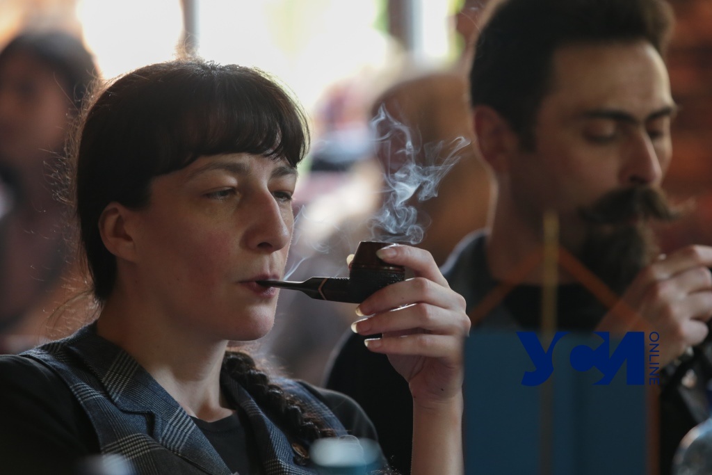 Накануне всемирного дня без табака в Одессе прошел чемпионат по курению трубки. Фото