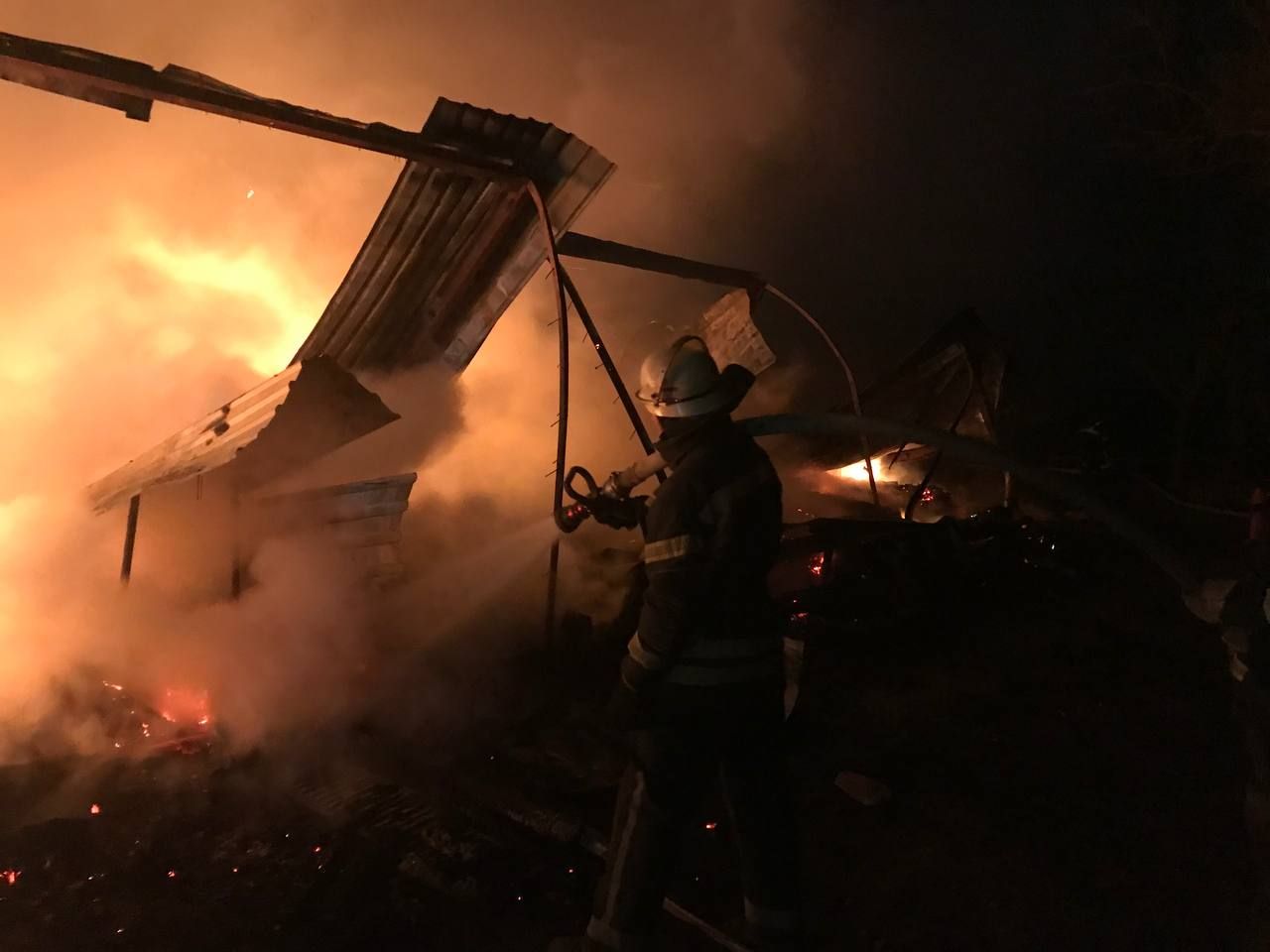 На базе отдыха под Одессой сгорели семь домов. Фото: ГСЧС
