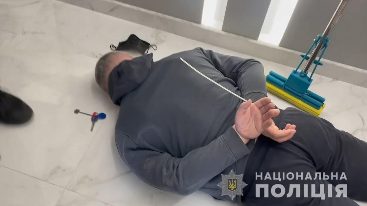 В Одесской области преступники месяцами пытали иностранцев, чтобы получить от них 600 тысяч евро и квартиры. Фото