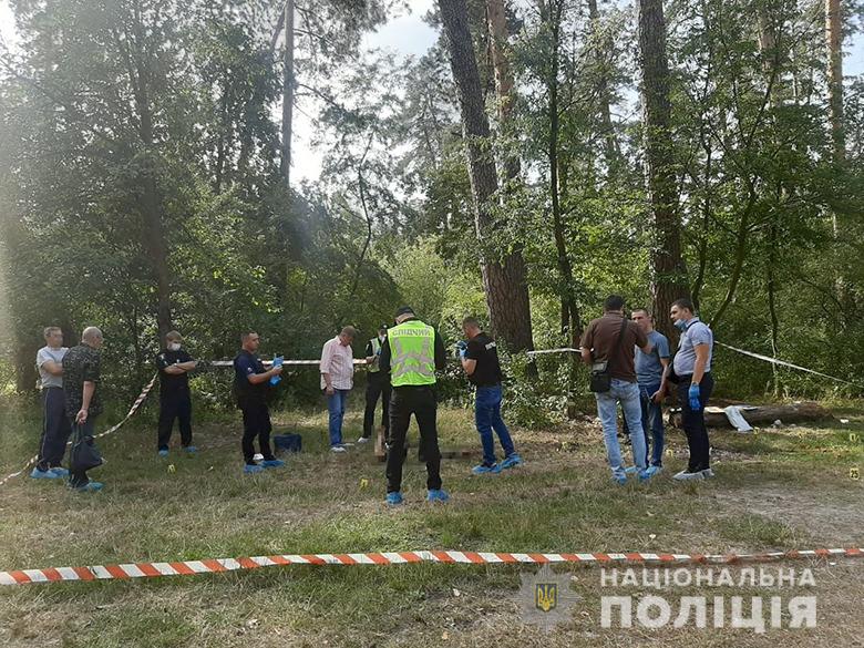 В киевском лесу двое зарезали знакомого из-за мобильного телефона. Полиция раскрыла убийство за 3 часа. Фото: Полиция
